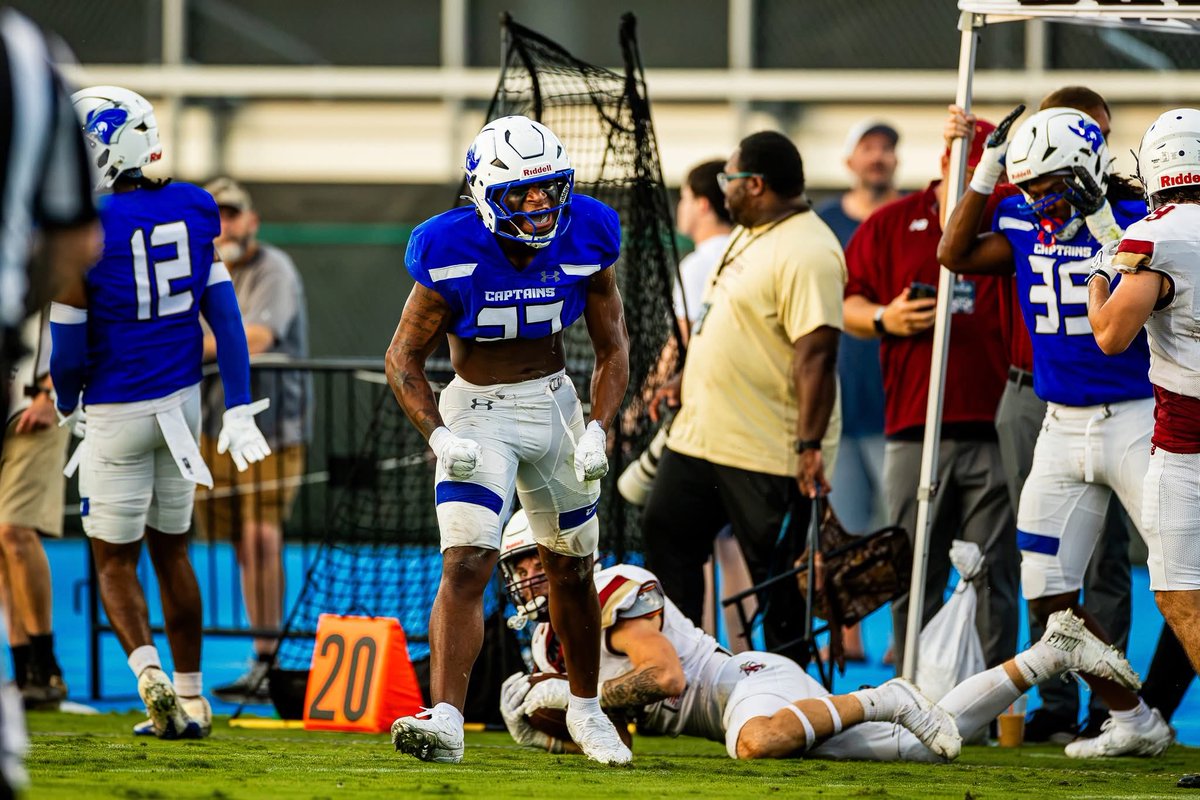CoachRio55's tweet photo. Wakey Wakey ‼️
It’s a great day to have a great day! 🗣️Homecoming edition ⚓️🔵
#SLPEMentality | #ADAPT | #mantheship https://t.co/JmDzCQvw6S