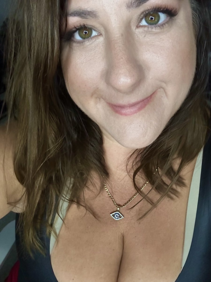 CourtSunnyYay's tweet photo. Alive awake and heading to work, yall keep it rowdy until I get back to play ✨ https://t.co/8FViSjqrEF
