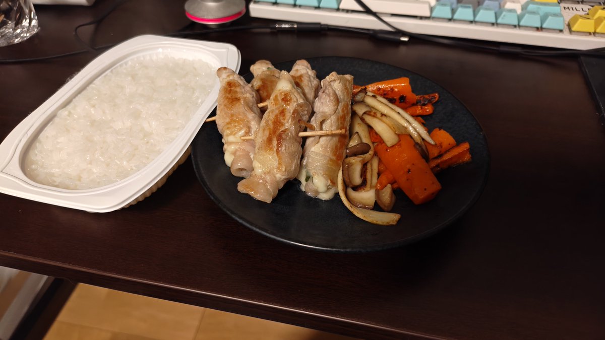3Zore_Design's tweet photo. 頑張って自炊してるけどレパートリーが少ねぇ！ https://t.co/GIIrBaQtuS