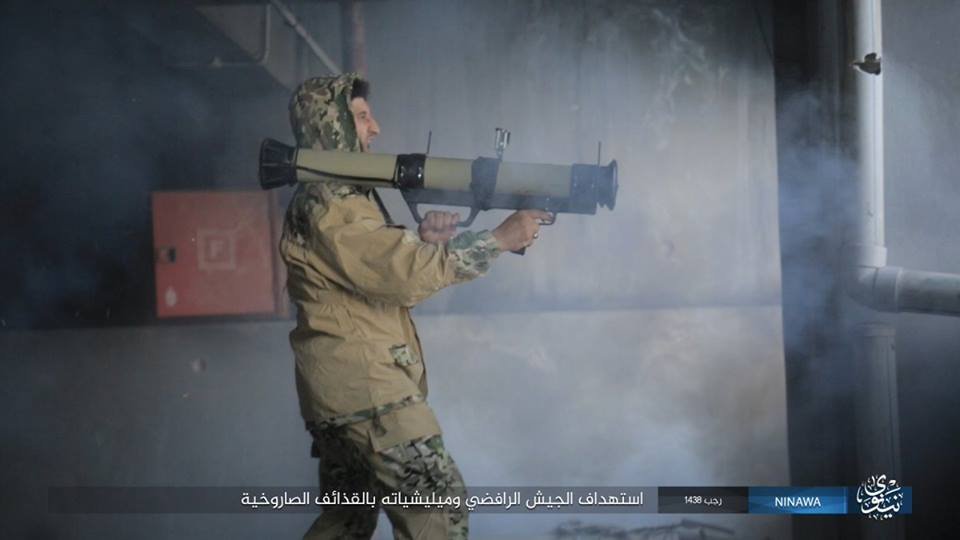 DoungaJohn's tweet photo. Pictures showing ISIS fighters with "Model 4" DIY anti-tank rocket launchers. https://t.co/RYaWrJ498a