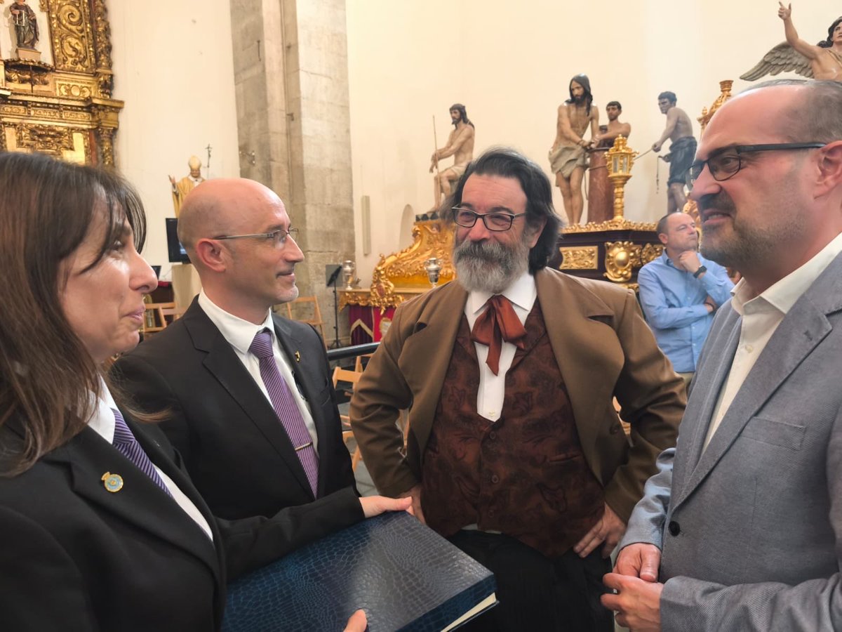 MoralaMarco's tweet photo. Magnífico concierto“Música en tiempos de guerra” de la Banda de Música Ciudad de Ponferrada con la colaboración del gaitero Jorge Prada, organizado por el Instituto de Estudios Bercianos. https://t.co/kaxFRtrwOb