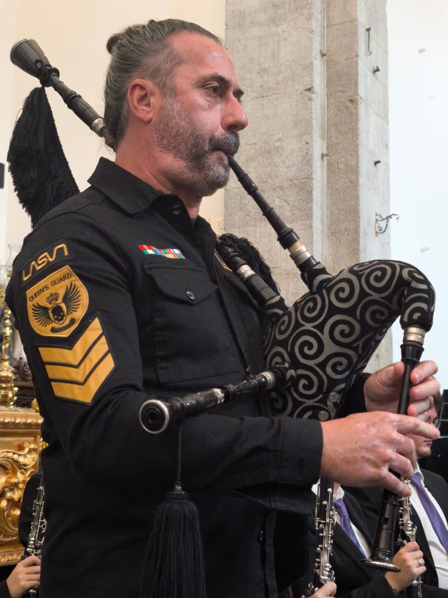 MoralaMarco's tweet photo. Magnífico concierto“Música en tiempos de guerra” de la Banda de Música Ciudad de Ponferrada con la colaboración del gaitero Jorge Prada, organizado por el Instituto de Estudios Bercianos. https://t.co/kaxFRtrwOb