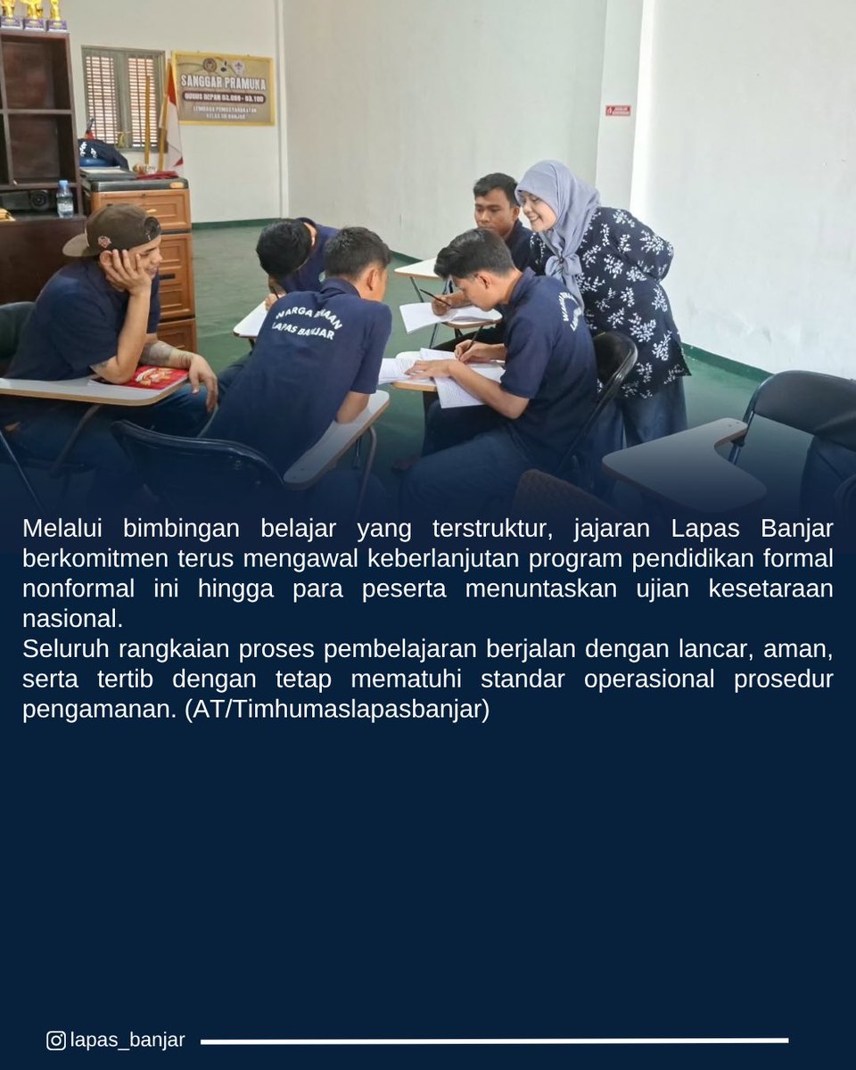 lapas_banjar's tweet photo. Tak ada kata terlambat untuk belajar! πβ¨
Lapas Banjar memfasilitasi 14 warga binaan mengikuti pembelajaran Program Paket C bersama Dinas Pendidikan dan Kebudayaan Kota Banjar di Sanggar Belajar Lapas, Sabtu (03/10/2026).
#LapasBanjar #PendidikanKesetaraan #PaketC https://t.co/29ILedsRaC