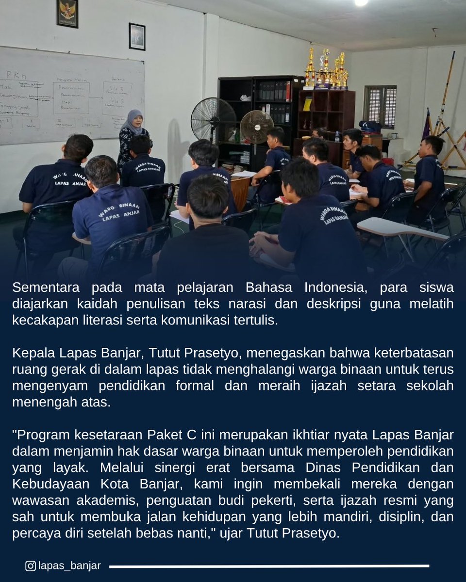 lapas_banjar's tweet photo. Tak ada kata terlambat untuk belajar! πβ¨
Lapas Banjar memfasilitasi 14 warga binaan mengikuti pembelajaran Program Paket C bersama Dinas Pendidikan dan Kebudayaan Kota Banjar di Sanggar Belajar Lapas, Sabtu (03/10/2026).
#LapasBanjar #PendidikanKesetaraan #PaketC https://t.co/29ILedsRaC