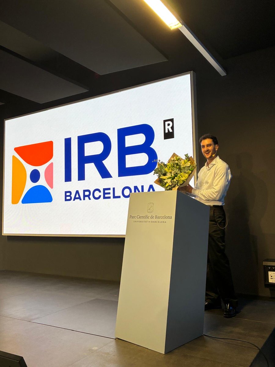 FraticelliLab's tweet photo. The Fraticelli Lab has a new doctor!!! 😍✨we are so happy to have witness your growth Dr. @LuisC_rodriescu. Super proud of you! 🫰🏻 https://t.co/QDCmRYSBhb