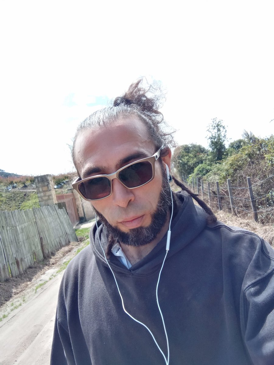 CamiloGHakim_93's tweet photo. Mucho cuidado se identificó a uno de los atracadores en ciudad bolivar al joven que vendía tecnología su nombre es Sebastián Osorno Arroyave.
Favor máxima difusión. https://t.co/kKjYhgL1f0