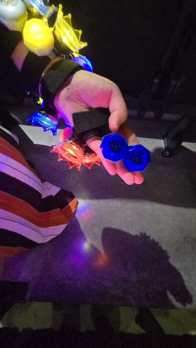 0120_merry's tweet photo. R3階5列の方！！リンライ2個落とされてます！！旧リンライです！！届いて！ https://t.co/WcSyxQhnZI