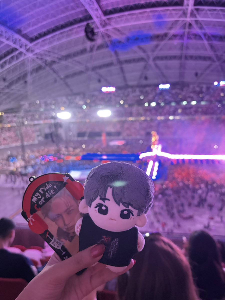 abyiest's tweet photo. GUYS OMG IM SHAKINGGG 😭😭😭 #AHTD ❤️⭐️ https://t.co/s2mESxqwC0