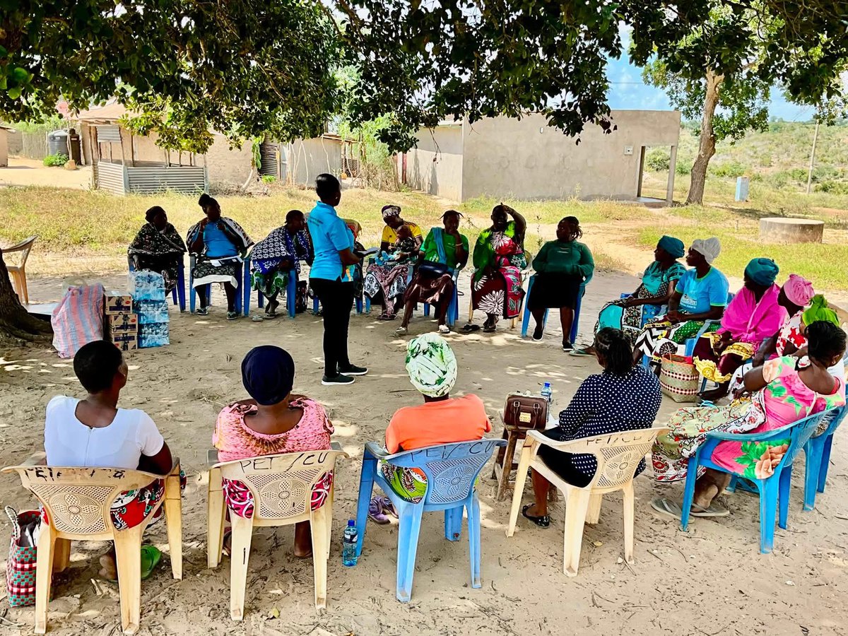 ForIntegrityOrg's tweet photo. 📍What happens when women stop waiting for someone else to speak for them?

They ask questions. They seek answers. They engage the institutions responsible. They organize. And they begin to shape the decisions that affect their lives. Through the Women Healing Circles under the Kilifi Women for Water Justice Initiative (#KW4WJ), women are creating spaces to speak openly about water insecurity, understand their rights, examine how water services are governed, and engage duty bearers on the issues affecting their communities. Because women are not merely recipients of water services. They are rights holders, community leaders and powerful actors in advancing water justice. And when women have the knowledge, confidence and space to participate, community concerns can become evidence, evidence can become dialogue, and dialogue can become action.

💧 Women’s voices. Community action. Water justice.
Supported by @wateraidnl through #WaterJusticeFund
@KilifiCountyGov @DOHKilifi @MawascoLtd @AU_ECOSOCC @KIMAWASCO 
#WaterWithIntegrity #KW4WJ #WaterJustice #WomenForWaterJustice #CommunityAccountability #WaterIsARight