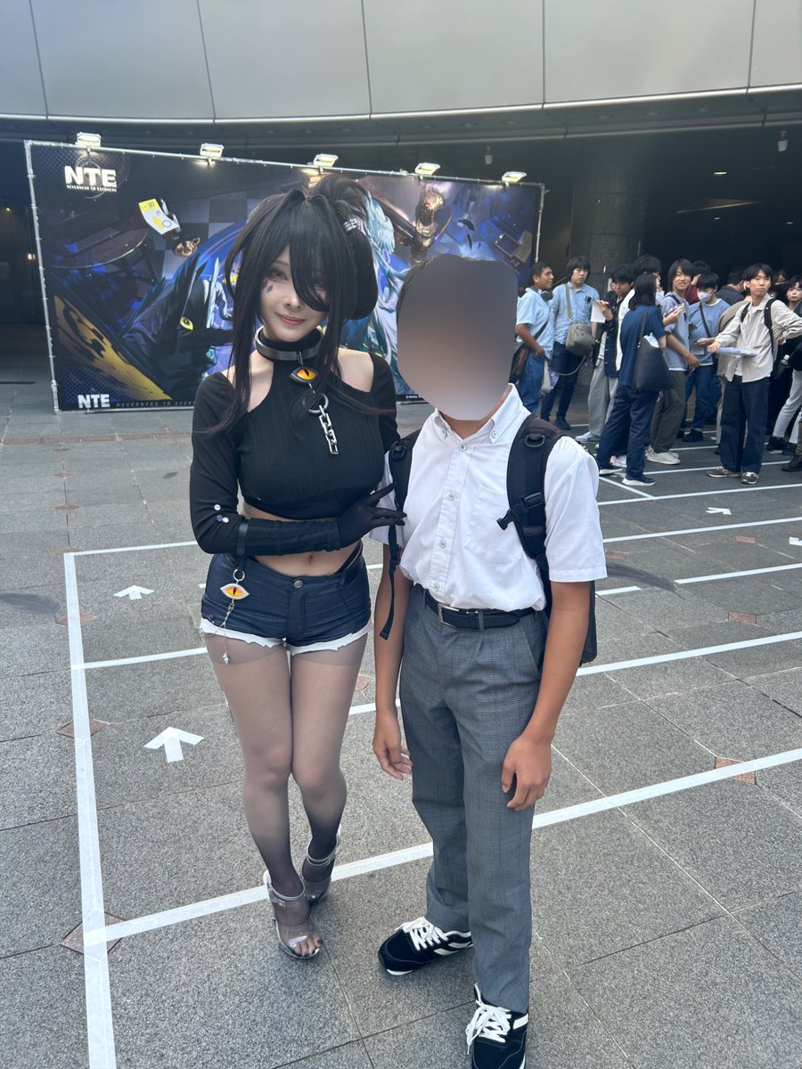 Hirekatujc's tweet photo. 初めてのオフイベだったけど楽しかったです、まさかツーショット撮ってもらえるなんて
#シス姉#NTE #NTEネバエバ #クロバネのプチ占い https://t.co/N6hvSLOejK