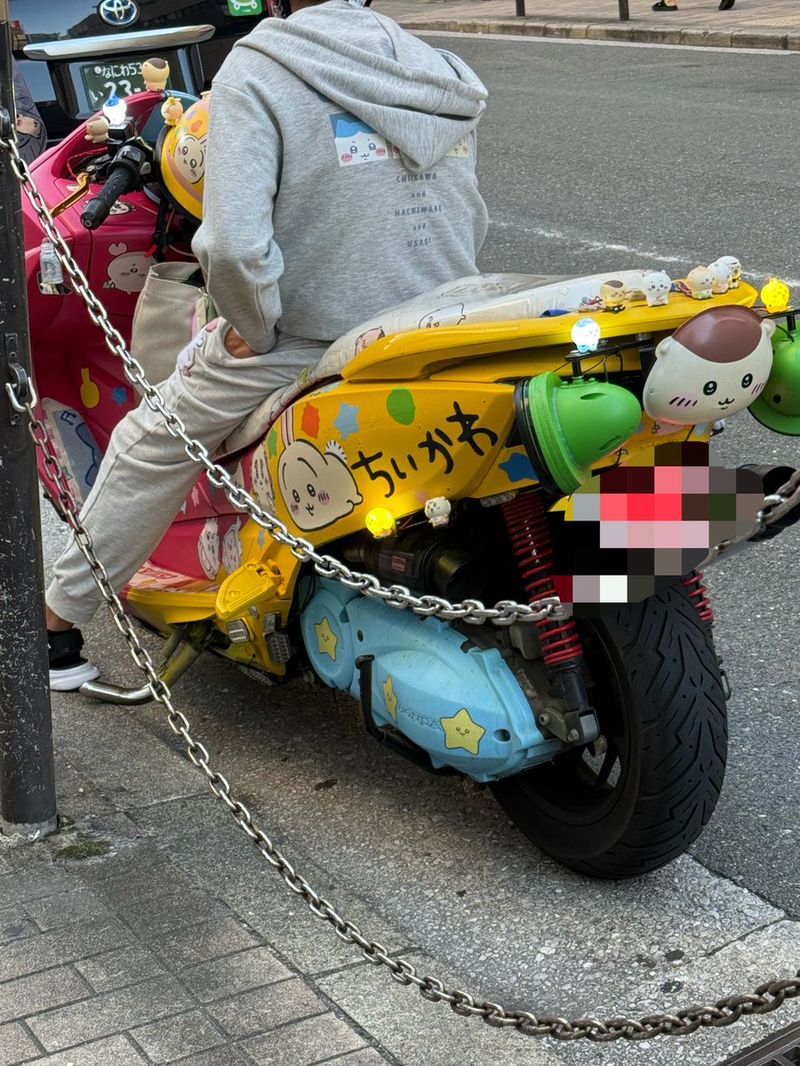 dabumaru_mnst1's tweet photo. 梅田で、ちいかわ仕様のバイク居た！！可愛かった！ https://t.co/FOffzEV2mU