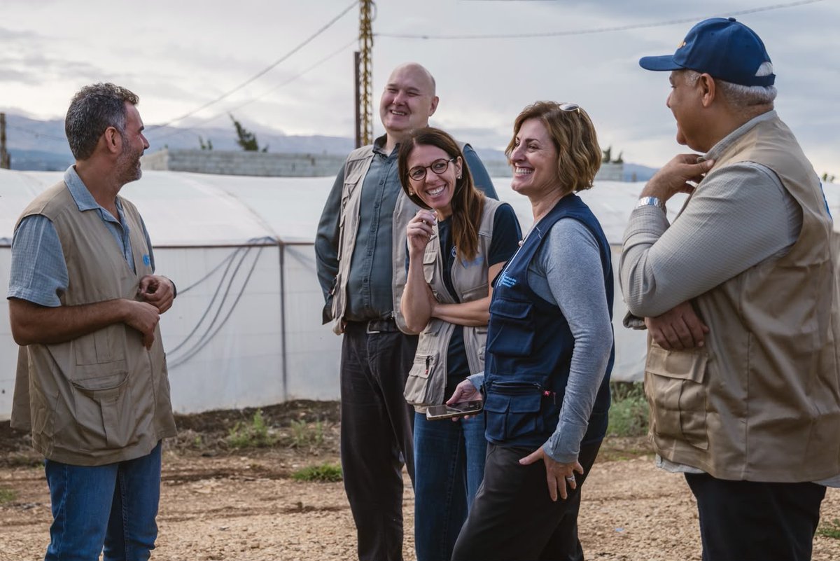 FAOLebanon's tweet photo. 📍Akkar | Renewable energy &amp; resilient 💧 = stronger food security via Greenhouse &amp; in-kind agri support
FAO DDG @BethBechdol, @FAOADG_NENA, @FAOemergencies Dir &amp; @VQuattrola saw:
🔷 Farmers using mobile ☀️ solar irrigation
🔵 Arqa irrigation canal (~580 ha)
With 🇨🇭🇳🇴 🇨🇦 support https://t.co/dt1FbCG6mK