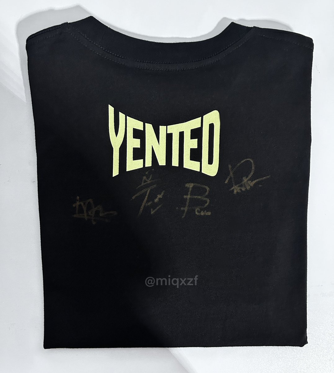 miqxzf's tweet photo. Wts ᯓ★

— Yented Squad t-shirt : 890฿

— Size L 46” ลายเซ็นสด (ของจริงชัดกว่าในรูป)

— ไม่เคยใส่ ไม่เคยซัก เก็บอย่างดี

🚚 free shipping 

[ Dm / Mention ]

#เสื้อวง #เสื้อวงไทย #ตลาดนัดyented #เสื้อyented #yented https://t.co/66mQBMyKf9