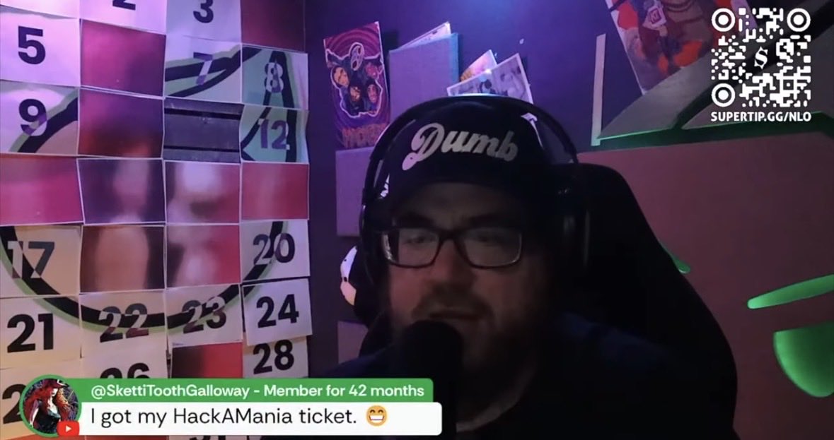 HVnoticer's tweet photo. 🌏GRIFTOPHER COLUMBUS🌏

Didn’t this guy say weeks ago that he was having one final show with his carnival game wall? Well he’s did multiple since. Wake up! Stop giving this lolcow money and watch him get desperate like a rat. Make him eat sticks of butter in his blow up hot tub https://t.co/dP6Zxirs8u