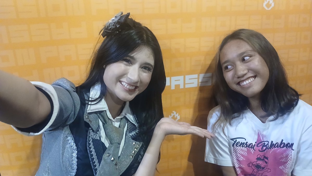 thalithacerez's tweet photo. diucapin congrats langsung deoan muka sm belio @SW_RaishaJKT48 makasihhhh https://t.co/xaEFJZGcDU