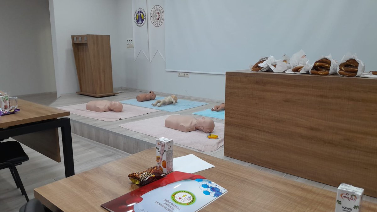 caycumailkyrdim's tweet photo. #SONDAKİKA #ilkyardım #KOMA #havayolutıkanması 
Bilinç kontrolü nasıl yapılır?
Sesli ve AĞRILI uyaranlara cevap alınmazsa Nasıl ilk YARDIM yapmalıyız?? https://t.co/rrIU46SIEj