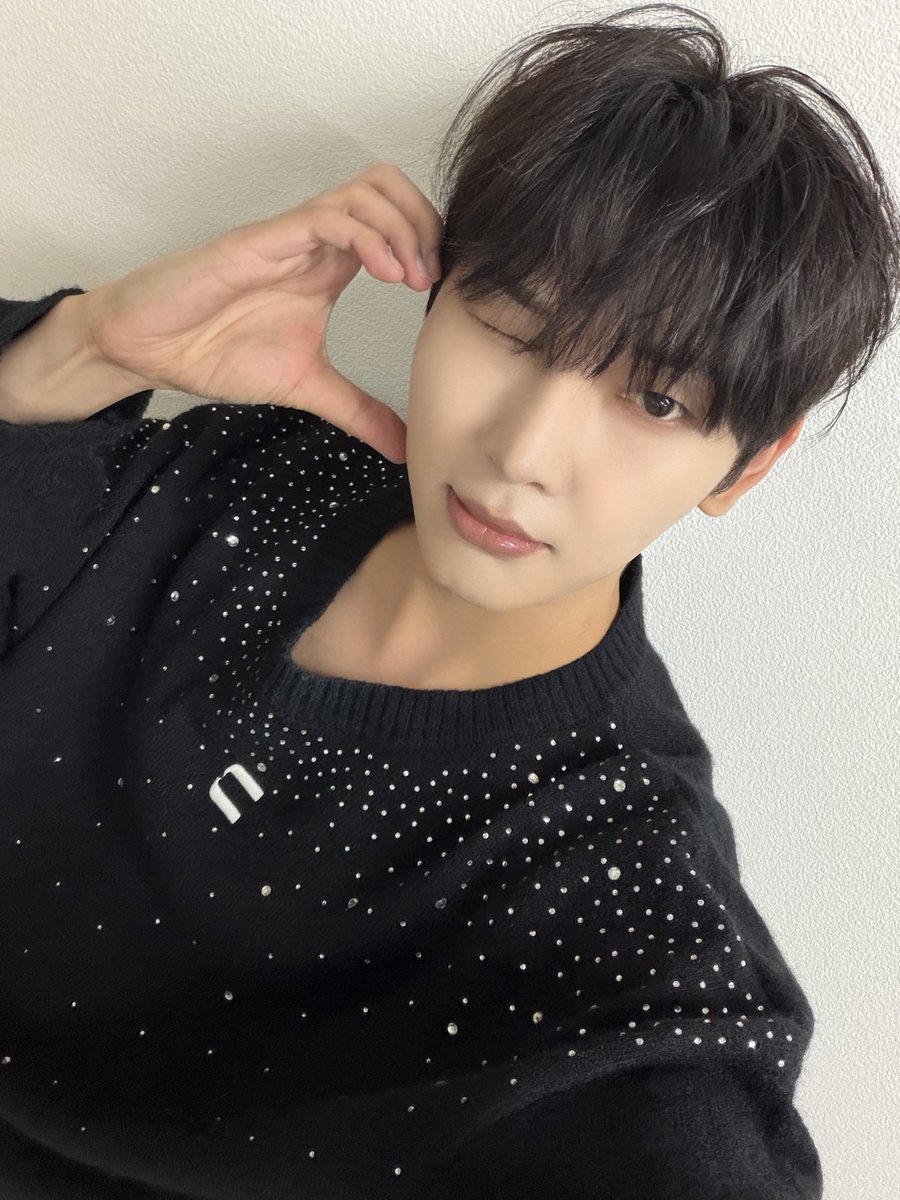 WAKER_official's tweet photo. 오늘 우리가 1000일이래!! 축하해!!
언제나 함께 해줄거지?? 1000일 동안 많은 추억 행복한 기억 만들어줘서 고마워 그리고 이렇게 1000일까지 올 수 있던 것도 우리 슬립퍼 덕분인거 알지?? 항상 옆에서 힘이 되어주고 우리 빛나게 해줘서 고마워 항상 이렇게 우리 응원해주는 맘 잊지 않고 감사하며 더 열심히 하는 현이가 될게 우리 앞으로도 더 좋은 추억 더 행복한 시간 많이 만들어가자 잘 부탁해! 1000년동안 함께해🤭 1000일 제일 소중하고 최고의 선물 슬립퍼 사랑해💕

#WAKER #웨이커 #ウェイカー
#고현 #KOHYEON