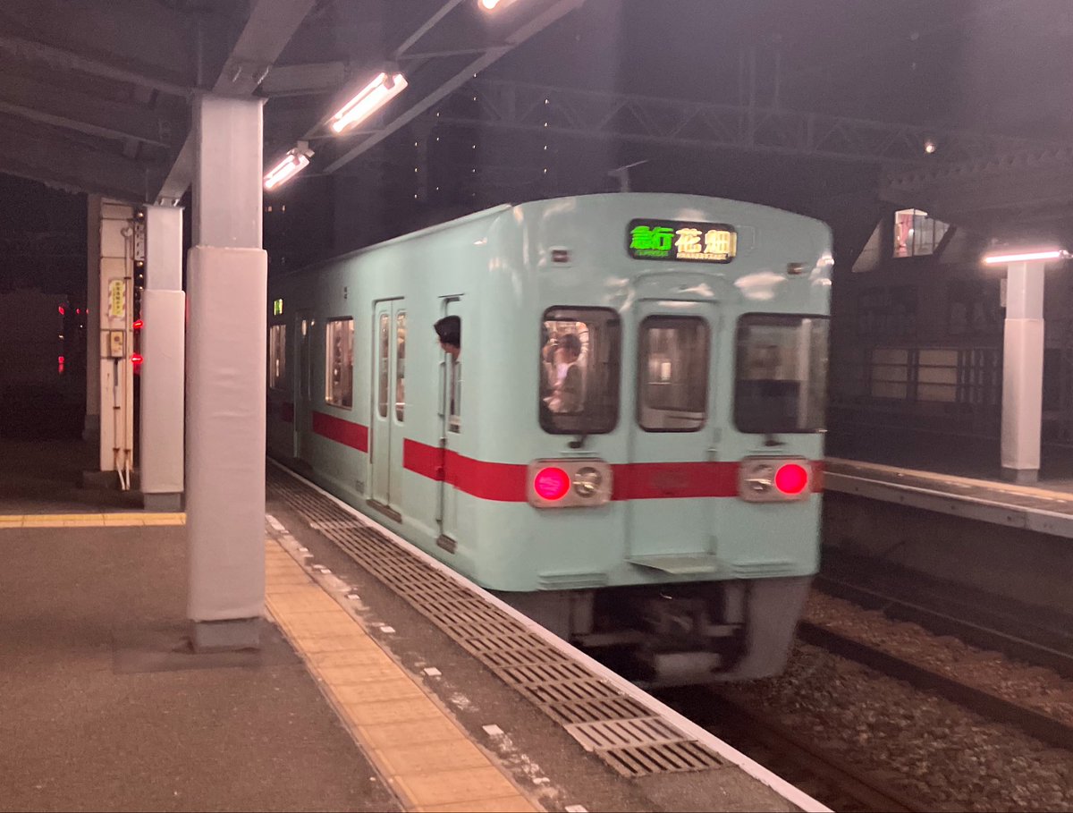 chrd305's tweet photo. なんか帰ってくるの、マジ一瞬

・・・ん？どうした？ https://t.co/U7A5xaRr3F