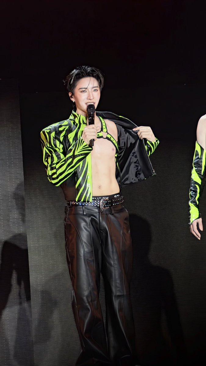 aunza3326's tweet photo. พี่จั๋งงงงงงง เราจะตายกันหมด 😘😍
 
PERSES UNCENSORED CONCERT

#PERSES_UNCENSOREDConcert 
#PERSES_UNCENSORED
#PERSES #PERSES_TH
#Jung_perses https://t.co/BwggArNGhw