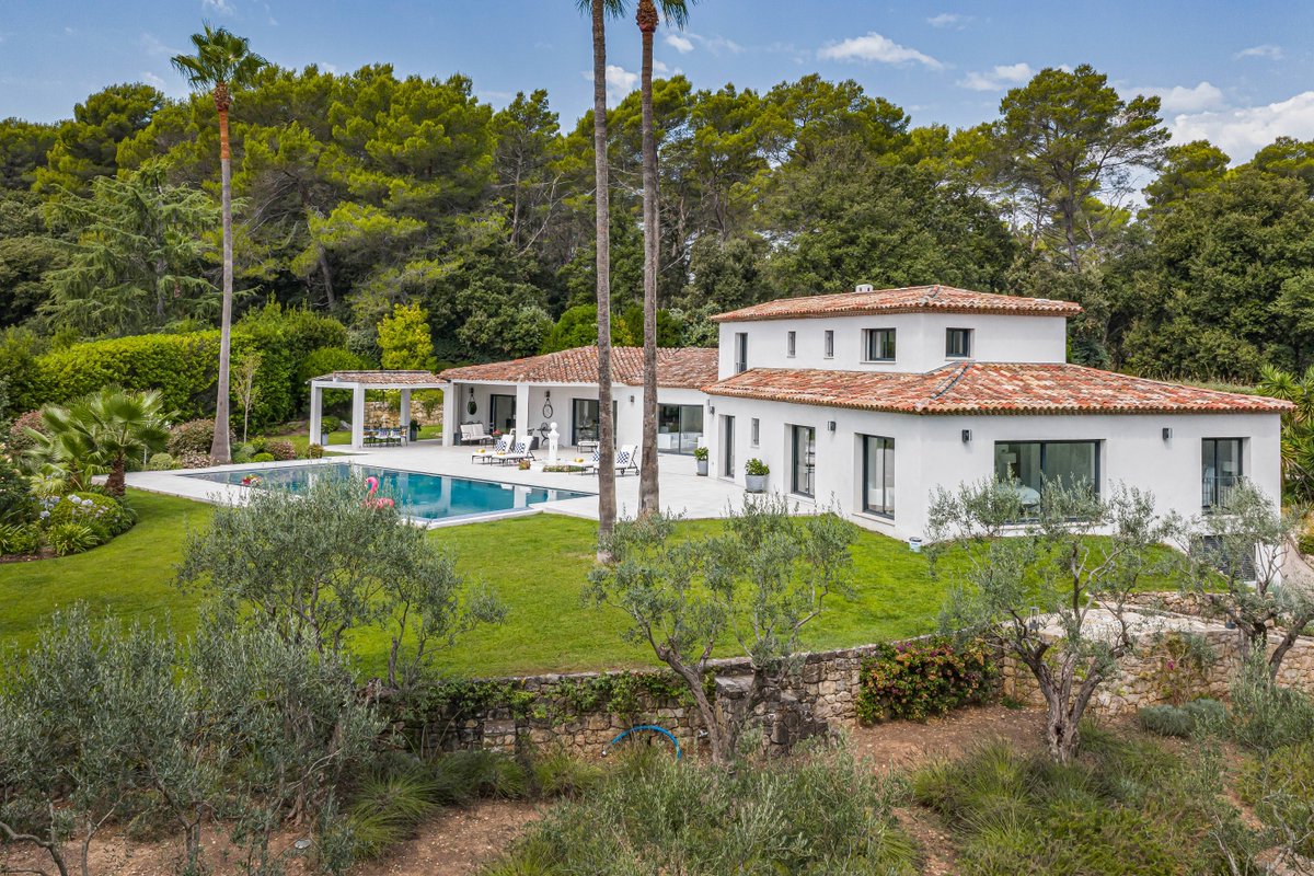 propgoluxury's tweet photo. FOR SALE - Mougins, renovated contemporary villa within the private estate Les Parcs de Mo… dlvr.​it/TVm1CN #VenteImmobilière #Mougins #VillaContemporaine #ProvenceAlpesCoteDAzur #ImmobilierDeLuxe https://t.co/JUeBkCE8bd