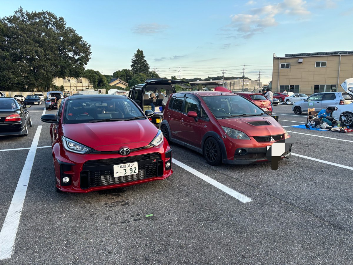 colt_ravr's tweet photo. お疲れ様でした‼️
ヤリスくんの運動性能にビビりながら振り回してました💪
そして無理矢理連れてきた僕の友人を横乗りさせて頂いたみなさま本当にありがとうございました😭

次回までには色々変えてみようかな👀
(↓見覚えのある車とツーショット) https://t.co/TnclLUlKu3