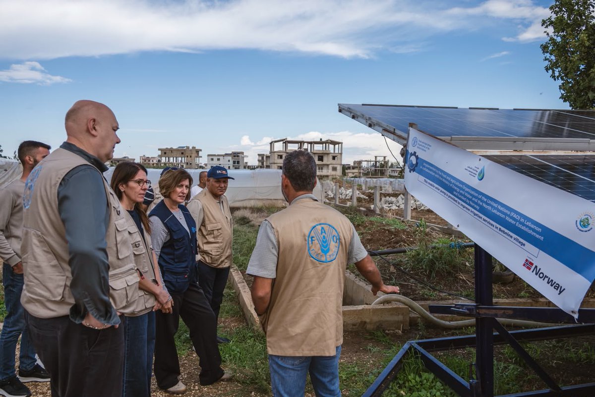 FAOLebanon's tweet photo. 📍Akkar | Renewable energy &amp; resilient 💧 = stronger food security via Greenhouse &amp; in-kind agri support
FAO DDG @BethBechdol, @FAOADG_NENA, @FAOemergencies Dir &amp; @VQuattrola saw:
🔷 Farmers using mobile ☀️ solar irrigation
🔵 Arqa irrigation canal (~580 ha)
With 🇨🇭🇳🇴 🇨🇦 support https://t.co/dt1FbCG6mK
