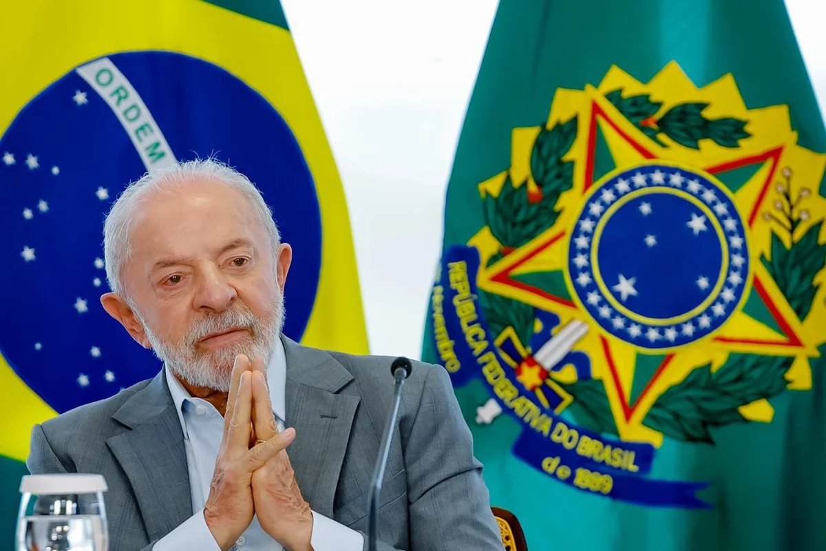 BlogdoNoblat's tweet photo. “Vamos matar a eleição no primeiro turno. Enquanto eu tiver perna, não vou permitir que a extrema direita volte ao poder no Brasil. É a eleição mais importante da minha vida. Precisamos derrotar o fascismo”. (Lula, ontem, em comício no Rio) https://t.co/5AcNnDMqBw