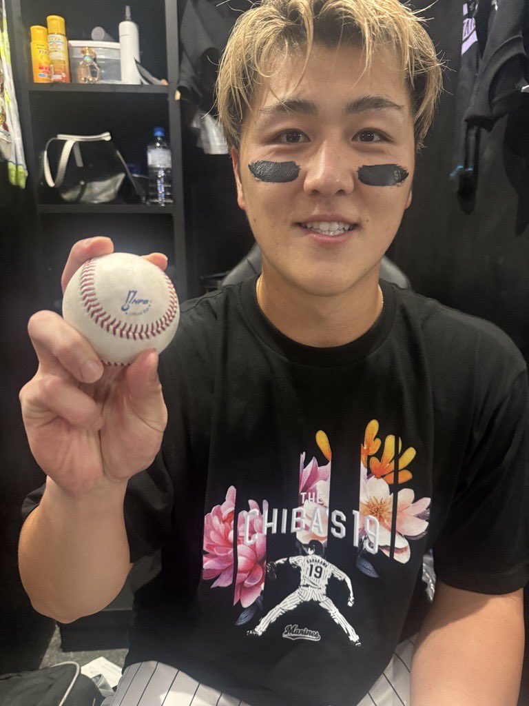chibalotte_pr's tweet photo. 球団通算8501号のサヨナラ本塁打！
「あとで唐川さんのサインもらおう」と #山口航輝 選手。
#chibalotte #広報 https://t.co/OHRzfiWIEe