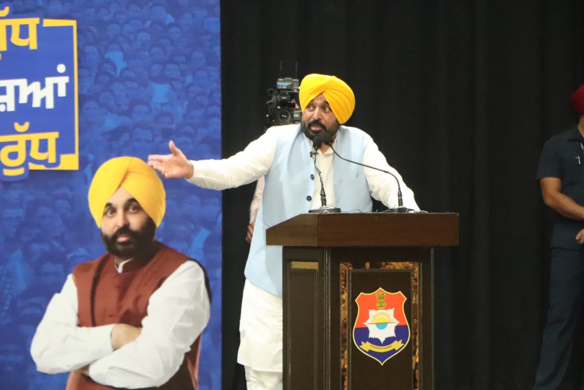 DGPPunjabPolice's tweet photo. Hon’ble Chief Minister Punjab, S. @BhagwantMann, today joined the @PunjabPoliceInd family at Maharaja Ranjit Singh Punjab Police Academy, Phillaur, for a state-level interaction with All 384 SHOs, 119 Subdivisional DSPs, 28 CPs/SSPs, 08 Range DIGs/IGs, & senior officers, including Chief Secretary, Special DGP Law & Order, Additional DGP ANTF and others on Punjab’s fight against drugs under #YudhNashianVirudh.

The interaction was attended by Range IGs, DIGs, CPs, SSPs, SPs, Sub-Divisional DSPs, All 384 jurisdictional SHOs in the State, except those on emergent duty, for a direct exchange of views, field-level experiences and suggestions. The Hon’ble CM appreciated the dedicated efforts of officers at the cutting edge of policing and their valuable contribution to the ongoing campaign against drugs. He exhorted the police officers to work with dedication and professionalism, leaving no stone unturned in the fight against drugs.

Officers who have demonstrated outstanding performance in strengthening law & order and taking decisive action against drugs and crime were honoured with commendations and cash rewards, including the 10 best-performing SHOs. The bravery, dedication and sacrifices of Punjab Police personnel in this war against drugs are a source of pride for the entire force.

This recognition will further strengthen the resolve of every Punjab Police officer to confront drug networks with courage, professionalism and determination. 

After the interactions,the Hon’ble Chief Minister participated in bada khana, and had lunch with all ranks of Punjab Police.

Together, we remain committed to building a drug-free, safer and more secure #Punjab.