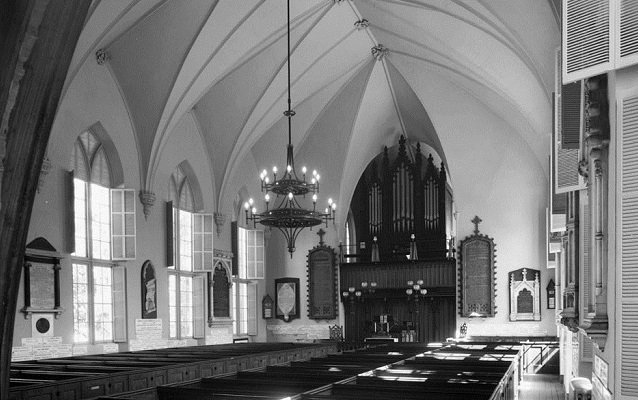 PresbyInn's tweet photo. Continuing our look at French Reformed/Huguenot Churches, here is the Huguenot Church in Charleston, South Carolina. The Congregation goes back to 1681, the present structure dates to 1845. 

The B&amp;W image is from 1933, showing how little has changed in nearly 100 years. https://t.co/XSZihvaffL