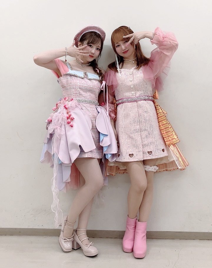 YamaguchiRikako's tweet photo. 馬場このみ役、髙橋ミナミちゃん。最高の相棒。ツイン公演が、あなたとでよかった。本当に手を取り合って一緒に作り上げたライブだったと思う。わたし一人じゃ作り上げられなかったライブだったし、みーながいてくれたからここまで百瀬莉緒として挑戦もできた。濃密な時間を過ごしてきて、今でも毎日主演公演のことを考えてる。笑 そのくらい真剣に向き合った公演だったし、それほど向き合えたのは、確実に、みーながいてくれたから。本当にあなたはこのみ姉さん。一緒にステージに立ってくれてありがとう❣️