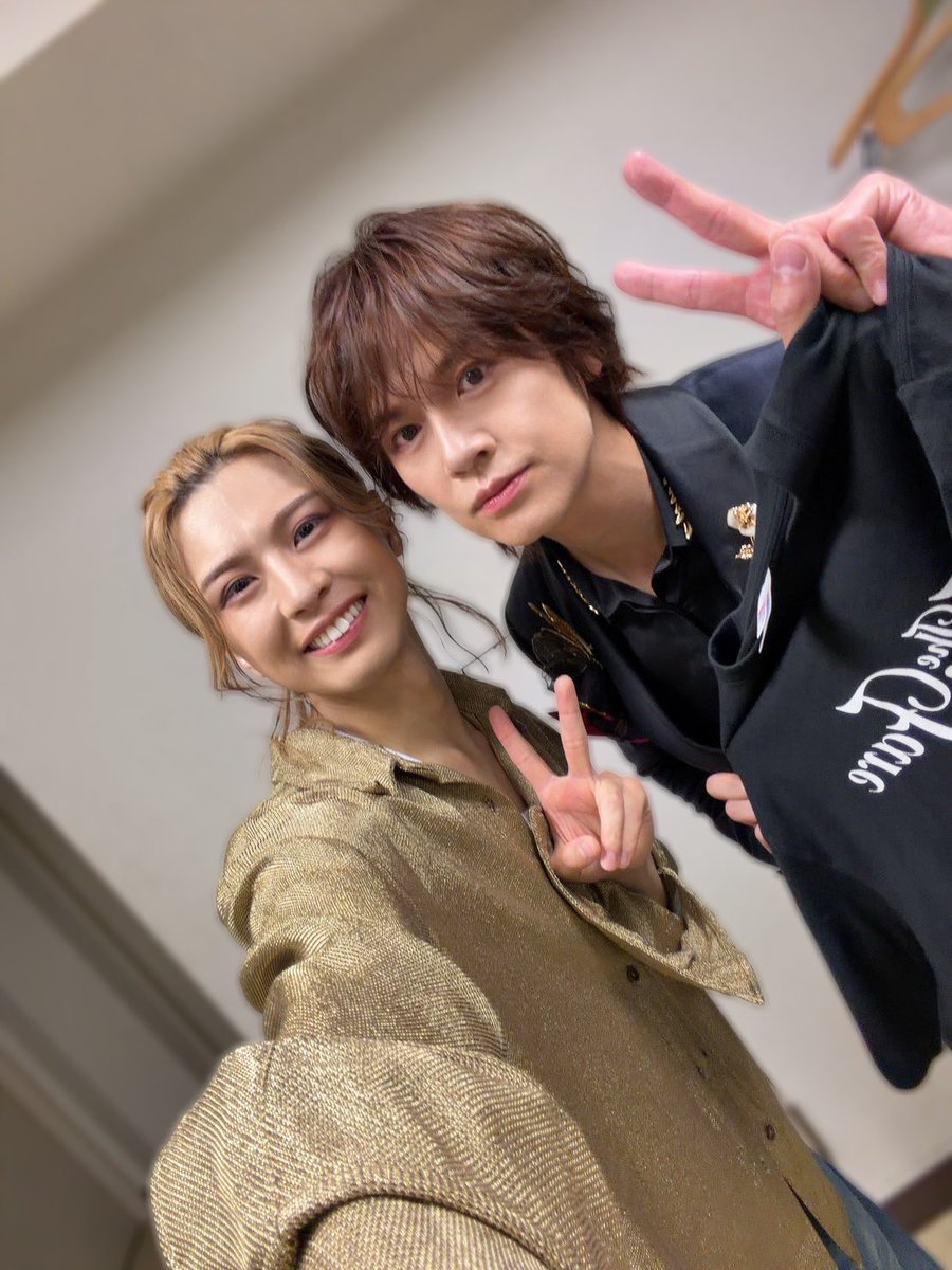 Kenji_Staff's tweet photo. 浦井です！
#岡宮来夢 くんの1st  Concert「The Fanfare」にゲスト出演させて頂きました！来夢は最高のエンターテイナーです！
数日前までご一緒だった #星風まどか さんの楽屋が隣でして、マネージャー達も一緒に大賑わいでした！
来夢！本当におめでとうー！ https://t.co/i1MhKQrIXD