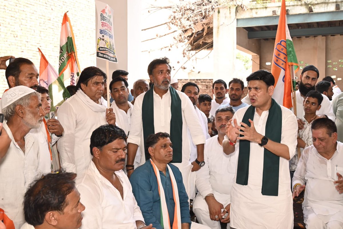 ShuklaAkhilesh_'s tweet photo. किसान अधिकार यात्रा — उत्तर प्रदेश
दूसरा दिन | जिला — शामली

आज उत्तर प्रदेश @kisanCongress_ की "किसान अधिकार यात्रा" शामली जिले में रही।

यात्रा में प्रमुख रूप से राष्ट्रीय सचिव एवं सहप्रभारी श्री @Sanjeevaryamla जी, उत्तर प्रदेश पश्चिमी जोन के अध्यक्ष श्री मनोज चौधरी जी, जिला अध्यक्ष श्री अखलाख प्रधान जी, श्री रोहित जाखड़ जी, श्रीमती शीतल मान जी, श्री राहुल भाटी जी, श्री सौरभ त्यागी जी, श्री अतर सिंह जी सहित प्रदेश एवं राष्ट्रीय पदाधिकारी शामिल हुए।

यात्रा का संयोजन श्री आलम गुर्जर जी ने किया।

किसानों के अधिकार, सम्मान और न्याय की आवाज़ को बुलंद करने का यह अभियान लगातार आगे बढ़ रहा है।