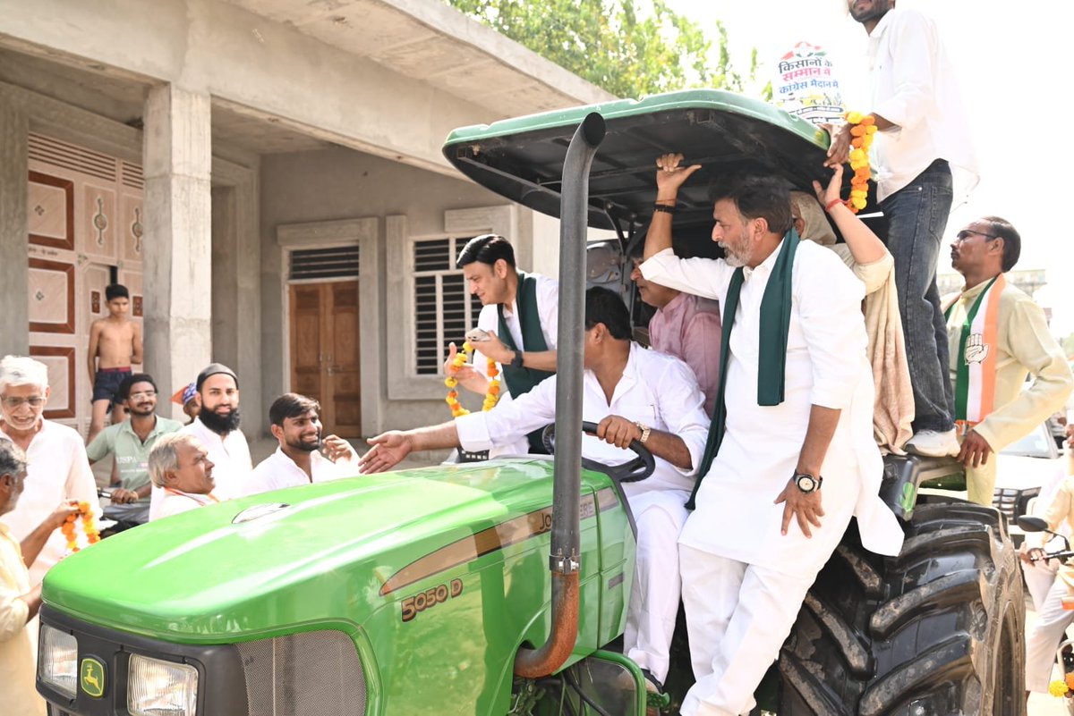 ShuklaAkhilesh_'s tweet photo. किसान अधिकार यात्रा — उत्तर प्रदेश
दूसरा दिन | जिला — शामली

आज उत्तर प्रदेश @kisanCongress_ की "किसान अधिकार यात्रा" शामली जिले में रही।

यात्रा में प्रमुख रूप से राष्ट्रीय सचिव एवं सहप्रभारी श्री @Sanjeevaryamla जी, उत्तर प्रदेश पश्चिमी जोन के अध्यक्ष श्री मनोज चौधरी जी, जिला अध्यक्ष श्री अखलाख प्रधान जी, श्री रोहित जाखड़ जी, श्रीमती शीतल मान जी, श्री राहुल भाटी जी, श्री सौरभ त्यागी जी, श्री अतर सिंह जी सहित प्रदेश एवं राष्ट्रीय पदाधिकारी शामिल हुए।

यात्रा का संयोजन श्री आलम गुर्जर जी ने किया।

किसानों के अधिकार, सम्मान और न्याय की आवाज़ को बुलंद करने का यह अभियान लगातार आगे बढ़ रहा है।