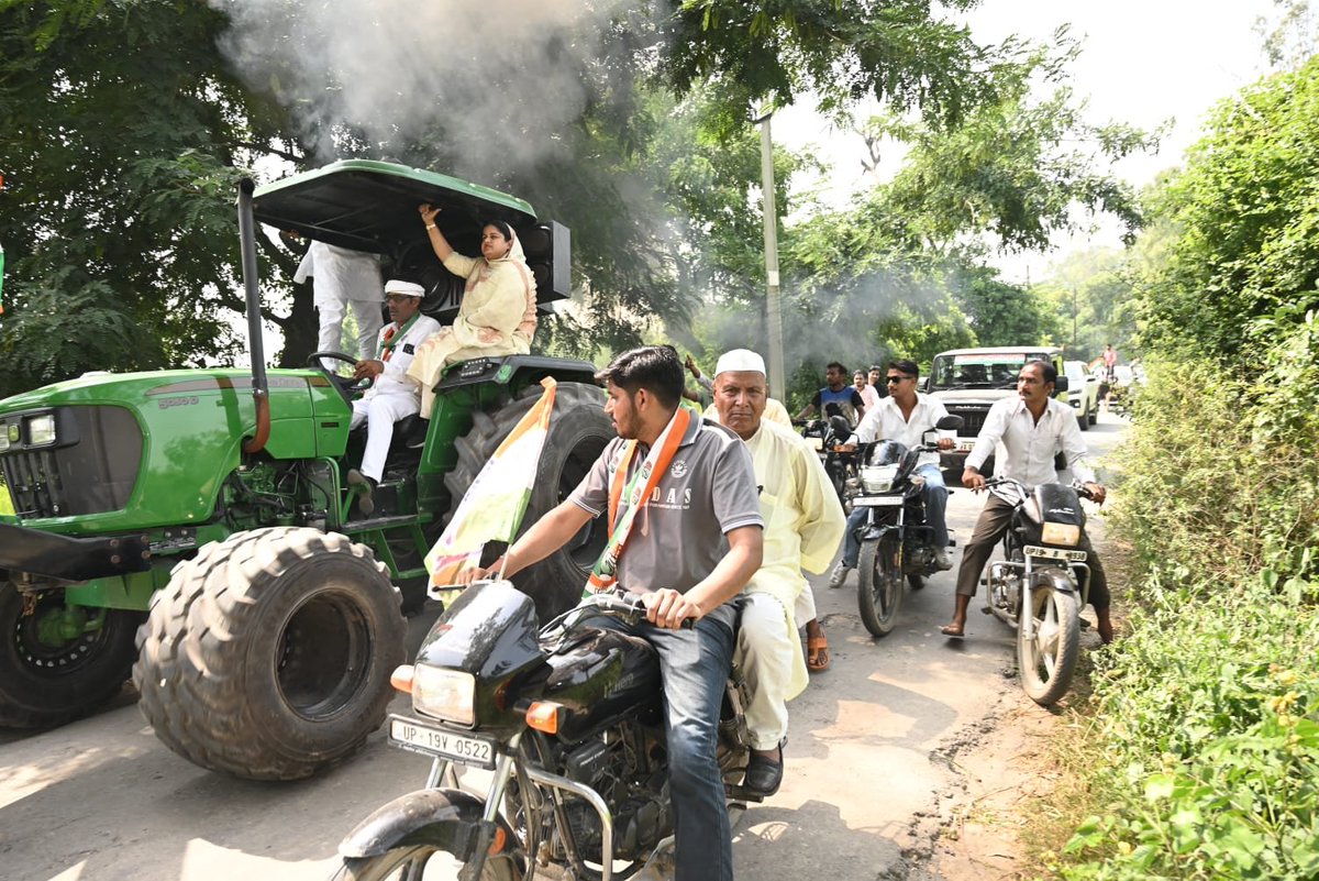 ShuklaAkhilesh_'s tweet photo. किसान अधिकार यात्रा — उत्तर प्रदेश
दूसरा दिन | जिला — शामली

आज उत्तर प्रदेश @kisanCongress_ की "किसान अधिकार यात्रा" शामली जिले में रही।

यात्रा में प्रमुख रूप से राष्ट्रीय सचिव एवं सहप्रभारी श्री @Sanjeevaryamla जी, उत्तर प्रदेश पश्चिमी जोन के अध्यक्ष श्री मनोज चौधरी जी, जिला अध्यक्ष श्री अखलाख प्रधान जी, श्री रोहित जाखड़ जी, श्रीमती शीतल मान जी, श्री राहुल भाटी जी, श्री सौरभ त्यागी जी, श्री अतर सिंह जी सहित प्रदेश एवं राष्ट्रीय पदाधिकारी शामिल हुए।

यात्रा का संयोजन श्री आलम गुर्जर जी ने किया।

किसानों के अधिकार, सम्मान और न्याय की आवाज़ को बुलंद करने का यह अभियान लगातार आगे बढ़ रहा है।