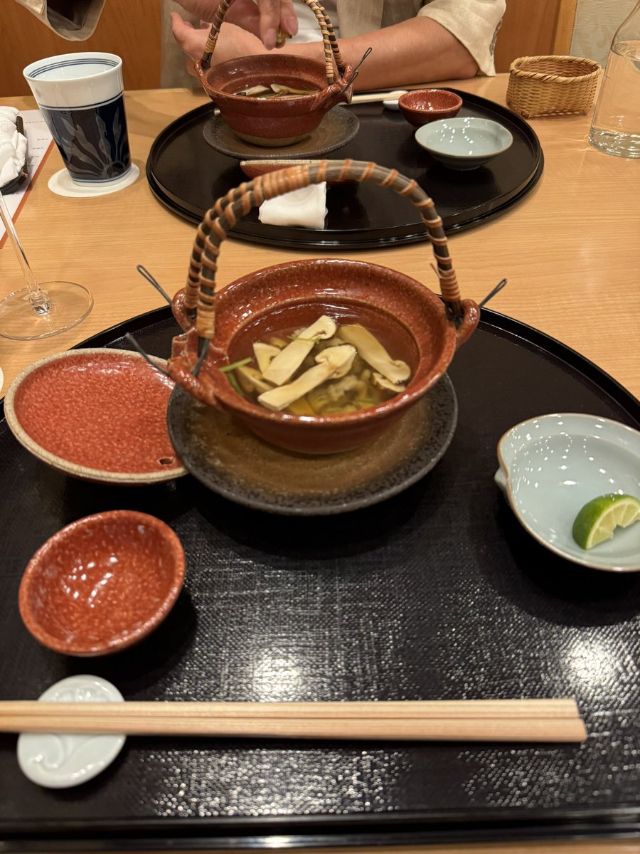 singlemaltlion's tweet photo. 久々の土瓶蒸し https://t.co/W3jYCAkynK
