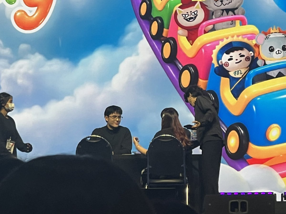 lovezerrq's tweet photo. พี่จอสด้วยตาเนื้อครั้งเเรกของผ้ม😭😭
#GMMTVFANIVAL2026HappyFamilyxJG https://t.co/s37czvYatJ