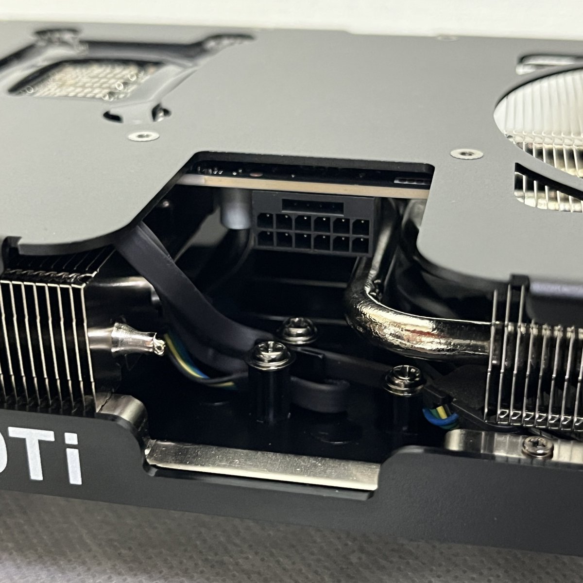 kurotre3's tweet photo. メモリ16GBで３年保証、２GPU化を見据えて２Slotをチョイス。
という事でいろいろ試してみよう。 https://t.co/EJBFbXobM1