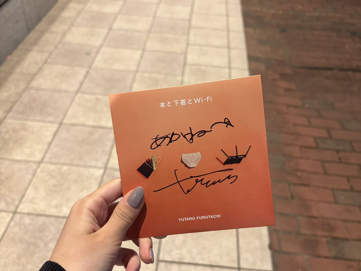 04ENDLS's tweet photo. 昨日インスタライブでコメント読んでくれてワンチャン行けるかも！と思ったけどソールドアウトのストーリーあがってて無理かなと思いつつも急いで退勤して向かって途中参加できた🥲

あまり見える位置ではないもののリクエスト4曲も！トークも面白かった〜

来年のLIQUIDROOMのチケットも購入した𖤐´- https://t.co/lEMRNOUmXM