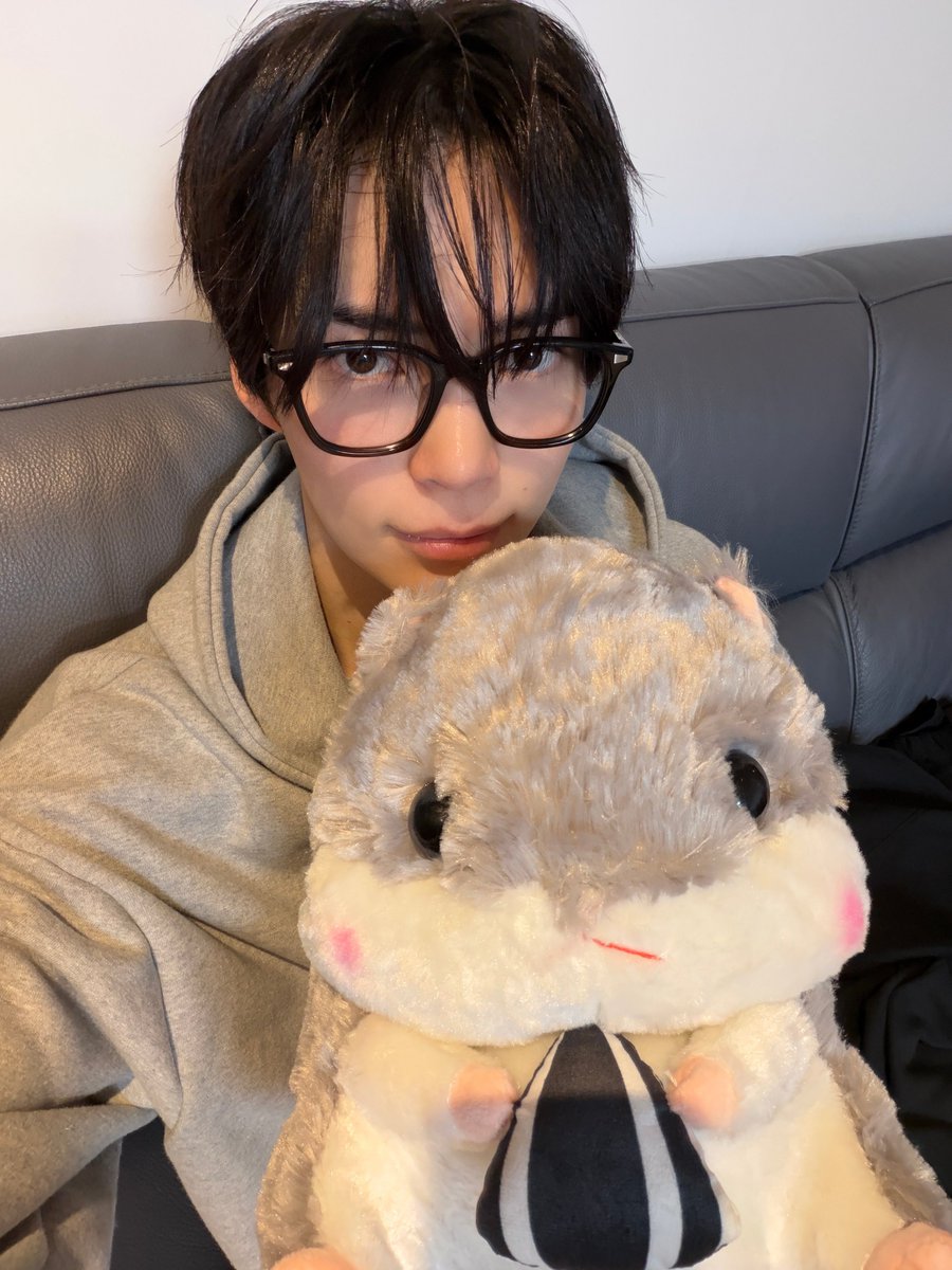 mypluffycloud's tweet photo. 태래가 준 햄스터 인형이래ㅋㅋㅋㅋㅋㅋㅋㅋㅋ https://t.co/BMzzIvwHHR