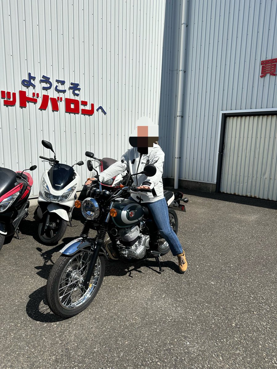 no1_matteblack's tweet photo. 妹よ納車おめでとう🏍 https://t.co/XKbP0w5fyQ