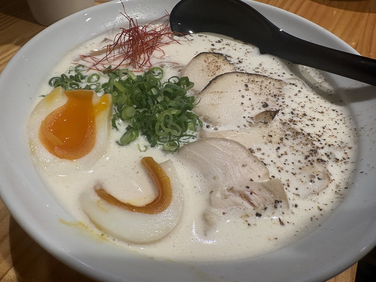 ochaquaria's tweet photo. 実はお初な鶏白湯 https://t.co/7VWS1rBdwn
