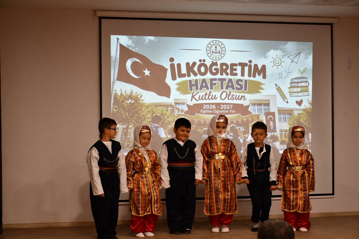 TC_akkisla's tweet photo. Yeni eğitim-öğretim yılının öğrencilerimize, öğretmenlerimize ve tüm eğitim camiamıza hayırlı olmasını diliyoruz. https://t.co/8cbIhbYsgr