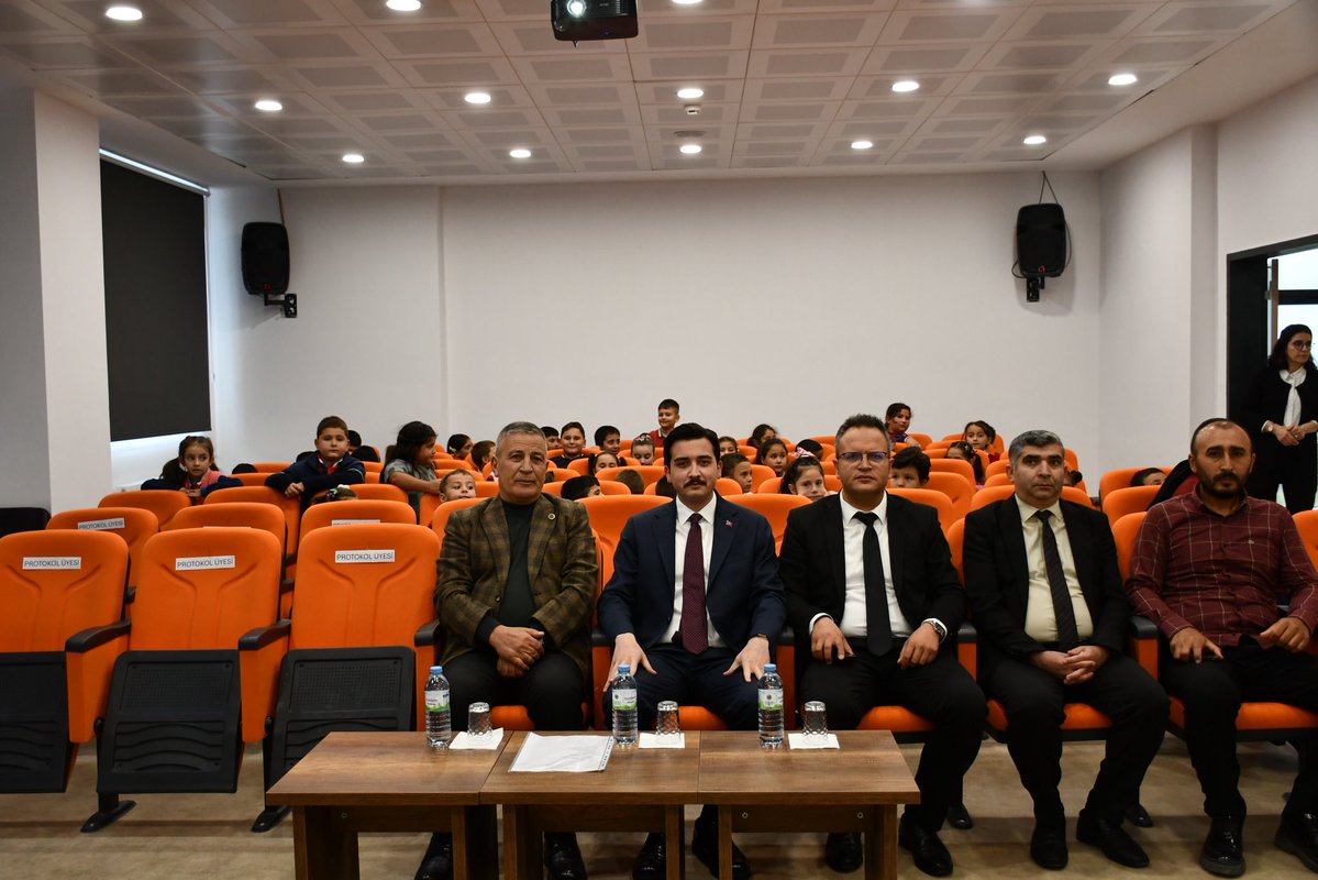 TC_akkisla's tweet photo. Yeni eğitim-öğretim yılının öğrencilerimize, öğretmenlerimize ve tüm eğitim camiamıza hayırlı olmasını diliyoruz. https://t.co/8cbIhbYsgr