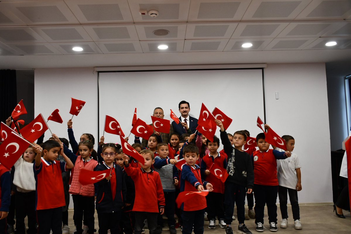 TC_akkisla's tweet photo. İlköğretim Haftası kutlu olsun. 🇹🇷📚

@gokmen_cicek_ 
@kayserivaliligi https://t.co/8z2B0mO5SN