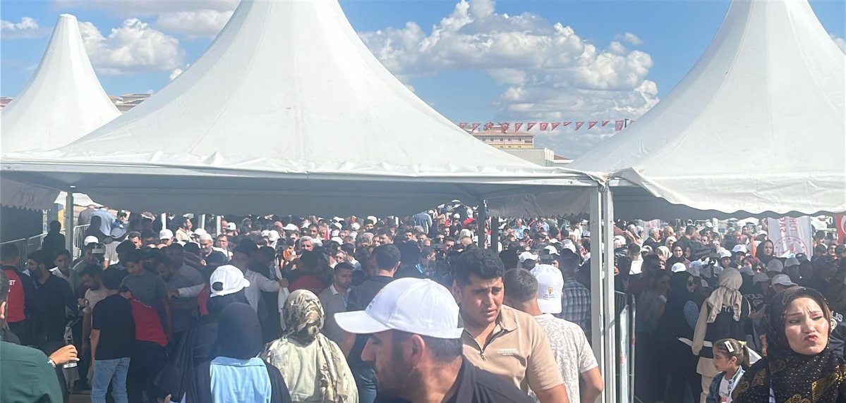 EyyubiyeAkParti's tweet photo. ŞANLIURFA TEK SES, TEK YÜREK: CUMHURBAŞKANIMIZI KARŞILAMAYA HAZIR! 🇹🇷✨

Sokaklardan meydanlara dalga dalga yayılan heyecan ve sevgi seliyle Şanlıurfa, tarihe ve medeniyete yakışır bir heyecanla Sayın Cumhurbaşkanımızı karşılamaya hazır!  🇹🇷✨

#MilletimizleYolumuzBir
#SüleymanElgün #AkEyyübiye #Eyyübiye

@RTErdogan @Akparti @abuyukgumus @hakanaksu058 @farukaytek @mustafaelitas @acarfaruka @Ziverozdemir @milhamigunbegi @bybekirbozdag @AEminOnenOfis @ProfDrDusak @CYAZMAC @malicevheri @ibrahimeyyupogl @HikmetBasak_63 @av_mfaruk @ElgunSuleyman @SalihAldeniz5 @Serkankrmz63 @SbrKnk @ihalilesiyok