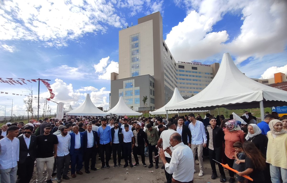 ElgunSuleyman's tweet photo. Şanlıurfa, Reis’ini büyük bir coşku ve muhabbetle bekliyor! 🇹🇷

Cumhurbaşkanımız ve Genel Başkanımız Sayın Recep Tayyip Erdoğan’ı karşılamak için meydanı dolduran tüm hemşehrilerimize gönülden teşekkür ediyorum.

@RTErdogan @Akparti @abuyukgumus @hakanaksu058 @farukaytek @mustafaelitas @acarfaruka @Ziverozdemir @milhamigunbegi @bybekirbozdag @AEminOnenOfis @ProfDrDusak @CYAZMAC @malicevheri @ibrahimeyyupogl @HikmetBasak_63 @av_mfaruk @medine_duger @SalihAldeniz5 @Serkankrmz63 @SbrKnk @ihalilesiyok