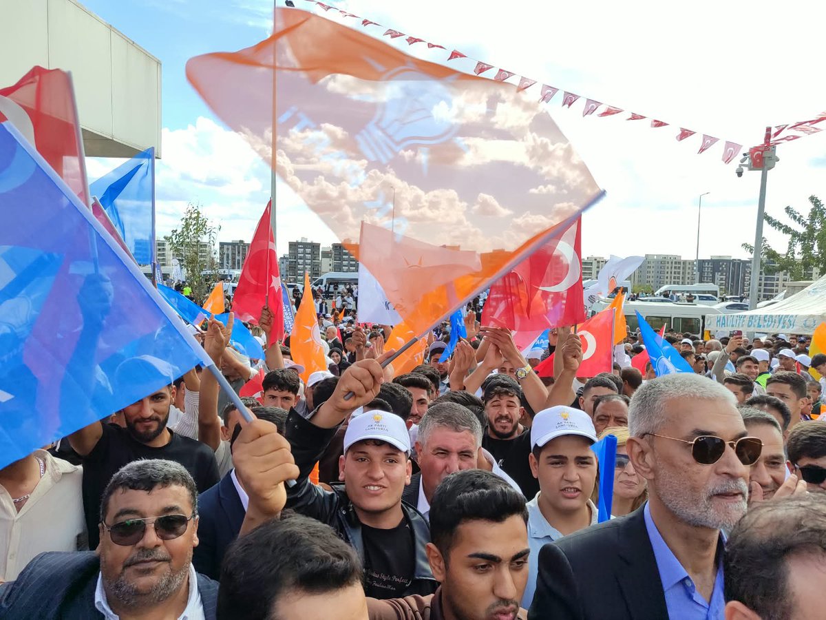 ElgunSuleyman's tweet photo. Şanlıurfa, Reis’ini büyük bir coşku ve muhabbetle bekliyor! 🇹🇷

Cumhurbaşkanımız ve Genel Başkanımız Sayın Recep Tayyip Erdoğan’ı karşılamak için meydanı dolduran tüm hemşehrilerimize gönülden teşekkür ediyorum.

@RTErdogan @Akparti @abuyukgumus @hakanaksu058 @farukaytek @mustafaelitas @acarfaruka @Ziverozdemir @milhamigunbegi @bybekirbozdag @AEminOnenOfis @ProfDrDusak @CYAZMAC @malicevheri @ibrahimeyyupogl @HikmetBasak_63 @av_mfaruk @medine_duger @SalihAldeniz5 @Serkankrmz63 @SbrKnk @ihalilesiyok