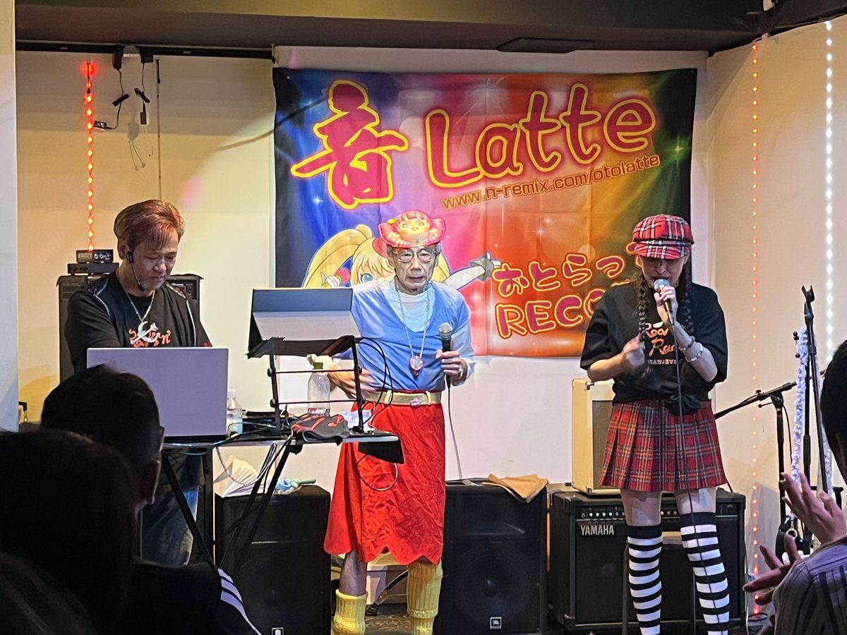 hanimaru8686's tweet photo. おとらってレコード10周年＆おとらって100回公演記念TEAM★EVERYワンマンライブ物販も離脱しました

ゲストにRADIコミで小森まなみさんと一緒にパーソナリティをしていた岩崎康雄さんをさんを迎えての公演、笑いあり涙ありの公演でした。
ヤスさんのマミリンダー口上を令和の時代に聴けるとは！w https://t.co/5jYV9oNKZK