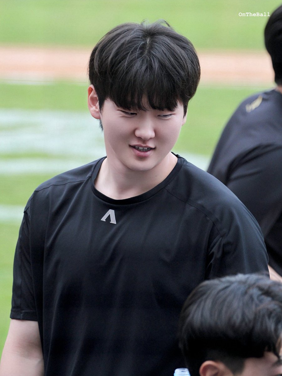 dinosotb's tweet photo. 사민아, 너가 고생이 많아 

#NCDINOS #NC다이노스 #엔씨다이노스 #전사민 https://t.co/eOqZvApHVe